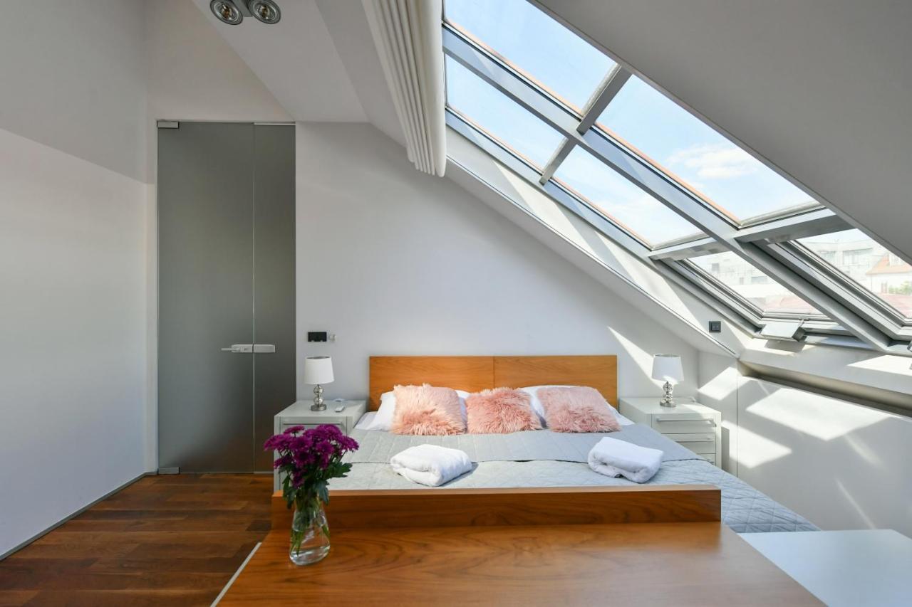 Luxury Central Penthouse With Sauna, Terrace, 250M2, 5Bdrm, 3Bthrm ปราก ภายนอก รูปภาพ