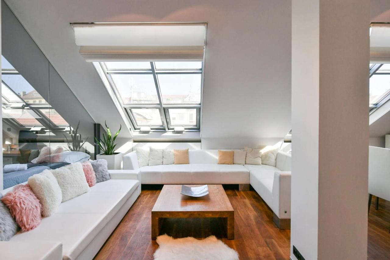 Luxury Central Penthouse With Sauna, Terrace, 250M2, 5Bdrm, 3Bthrm ปราก ภายนอก รูปภาพ