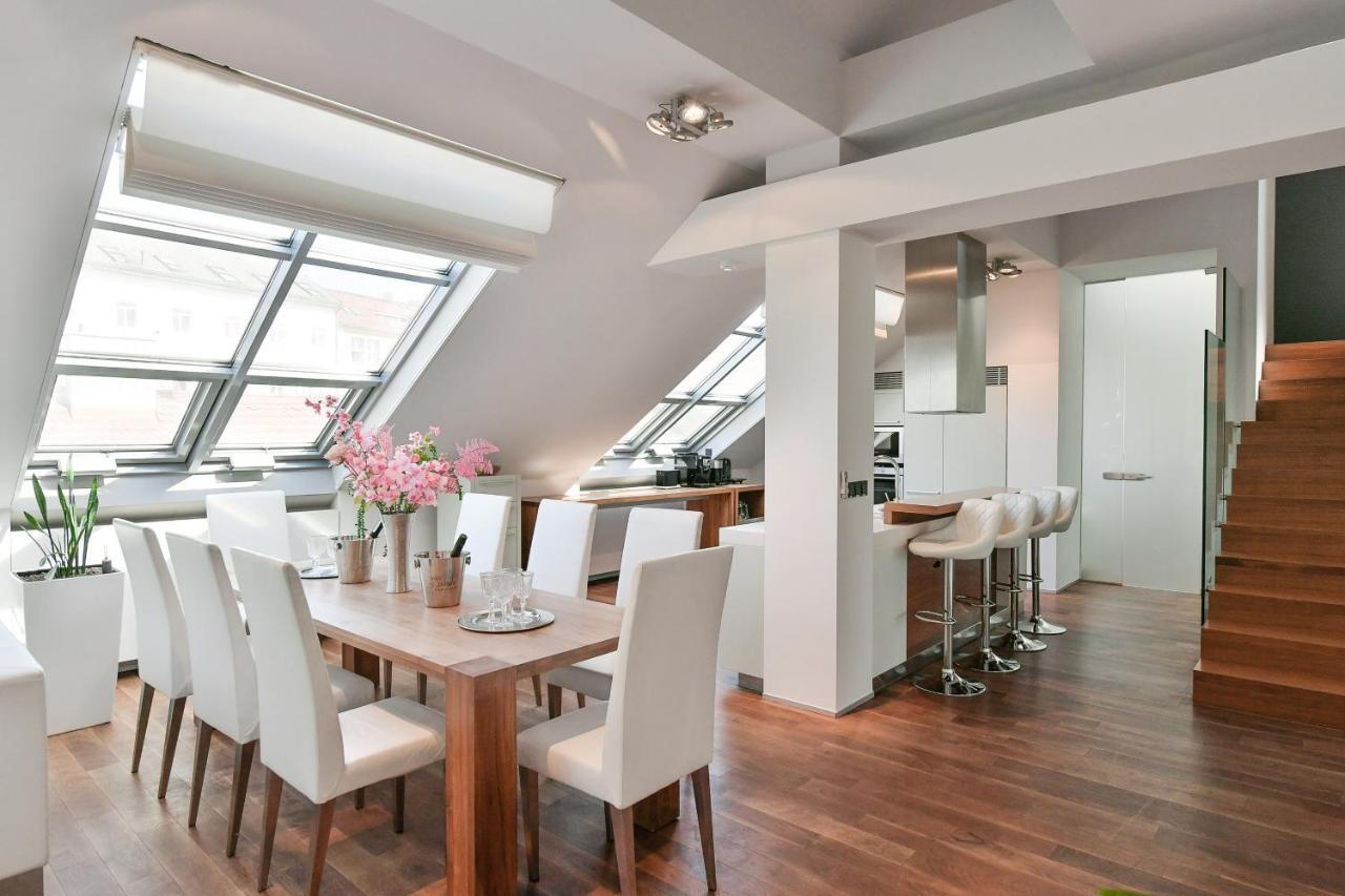 Luxury Central Penthouse With Sauna, Terrace, 250M2, 5Bdrm, 3Bthrm ปราก ภายนอก รูปภาพ