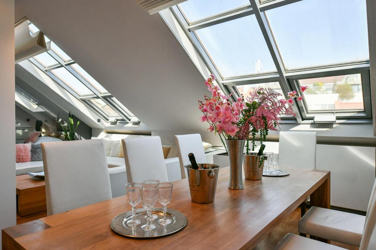Luxury Central Penthouse With Sauna, Terrace, 250M2, 5Bdrm, 3Bthrm ปราก ภายนอก รูปภาพ
