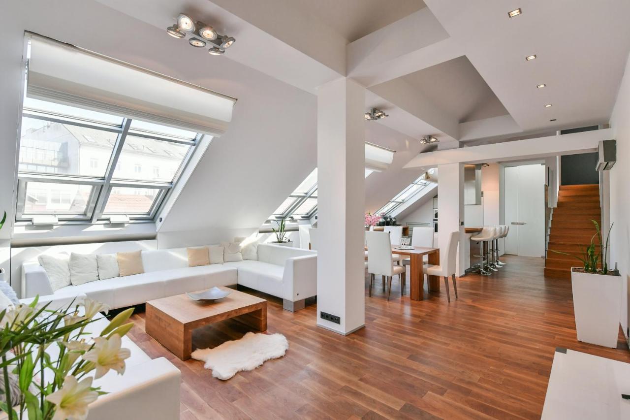 Luxury Central Penthouse With Sauna, Terrace, 250M2, 5Bdrm, 3Bthrm ปราก ภายนอก รูปภาพ
