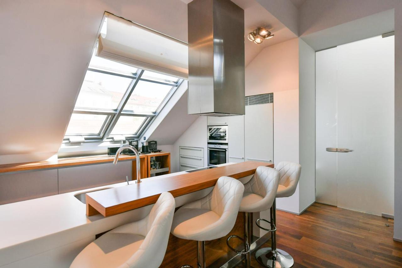 Luxury Central Penthouse With Sauna, Terrace, 250M2, 5Bdrm, 3Bthrm ปราก ภายนอก รูปภาพ