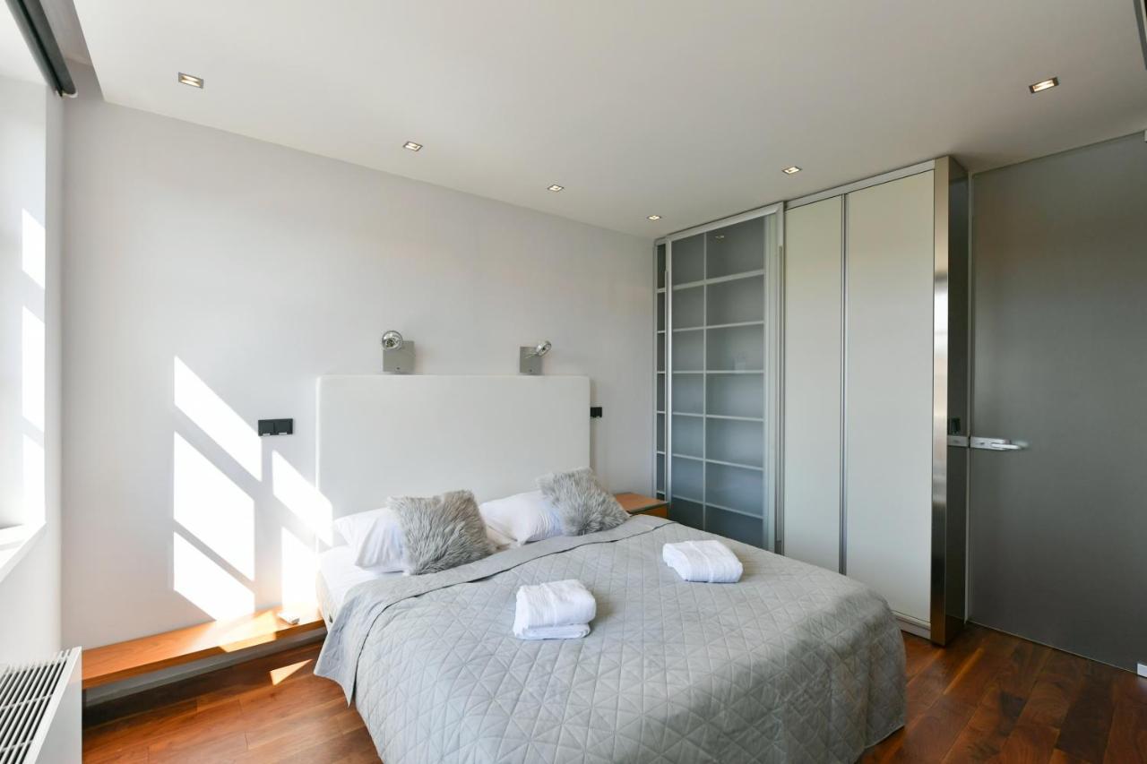 Luxury Central Penthouse With Sauna, Terrace, 250M2, 5Bdrm, 3Bthrm ปราก ภายนอก รูปภาพ