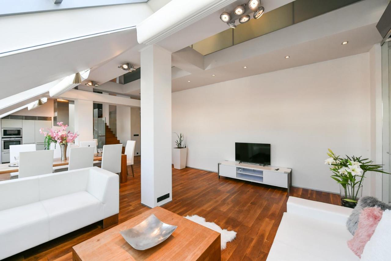 Luxury Central Penthouse With Sauna, Terrace, 250M2, 5Bdrm, 3Bthrm ปราก ภายนอก รูปภาพ