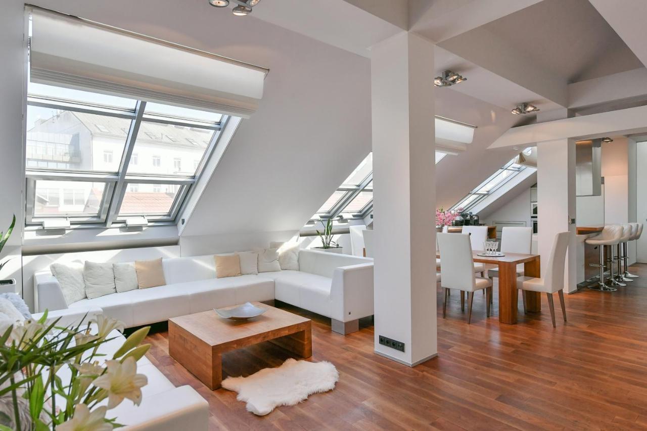 Luxury Central Penthouse With Sauna, Terrace, 250M2, 5Bdrm, 3Bthrm ปราก ภายนอก รูปภาพ